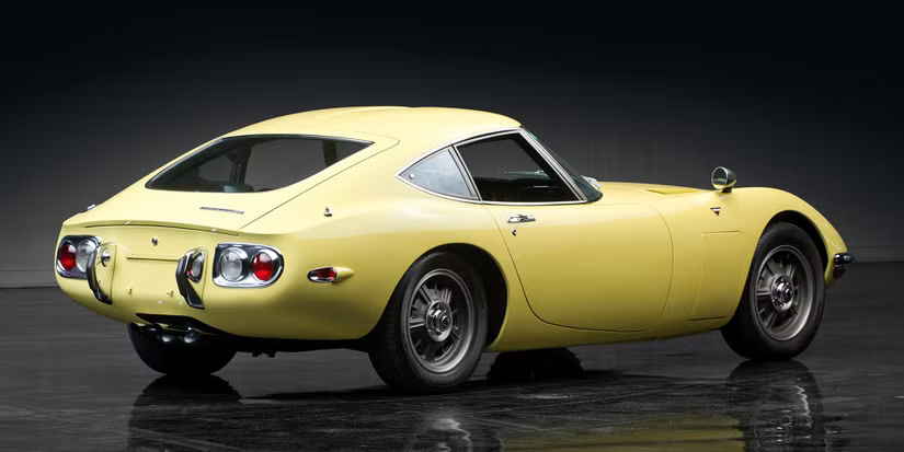 Toyota-2000GT-Rear